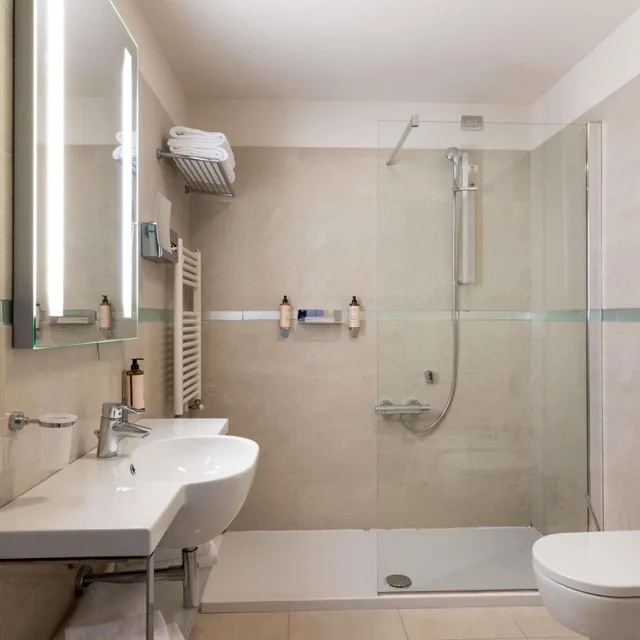 Privilege, 1 Double and 1 Single Bed, Sea Front، MERCURE RIMINI ARTIS 8/10