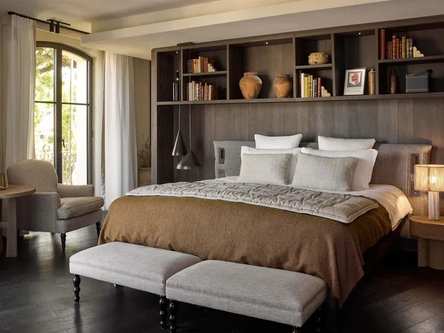 جناح رئاسي بسرير كينج بإطلالة على المسبح بشرفة، L'Isle de Leos Hotel & Spa - MGallery Collection 4/10