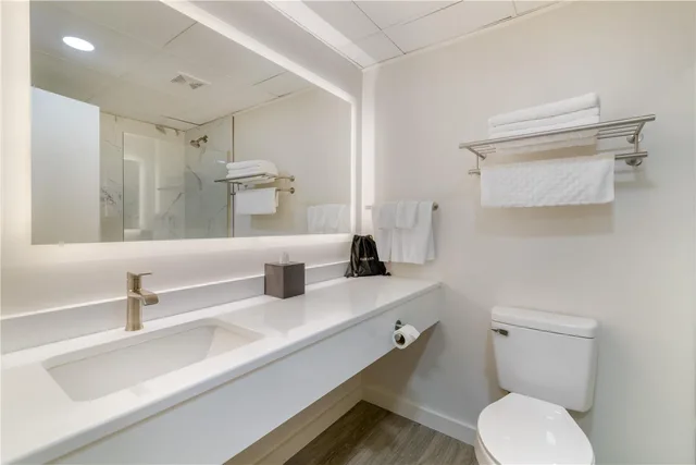 جناح بسرير كينج مع أريكة بمطبخ صغير، Best Western Caribou Inn 2/2
