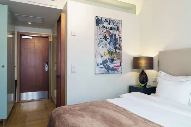 Essential, Queen Bed، Berns Hotel 1/10