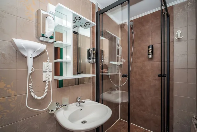 غرفة بسرير مزدوج مع سرير إضافي، Hotel Czechia 4/6