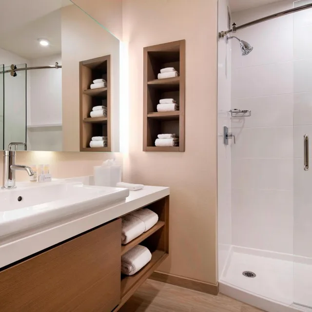 غرفة بسرير كوين، COURTYARD PHOENIX DOWNTOWN 4/4