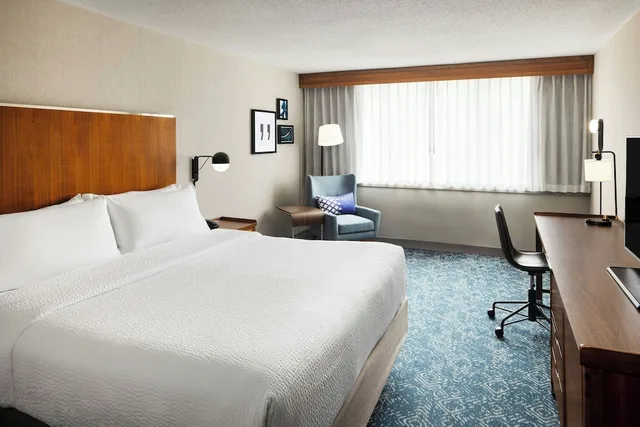 غرفة بسرير كينج مع أريكة لذوي الإعاقة، Four Points by Sheraton Halifax 2/8
