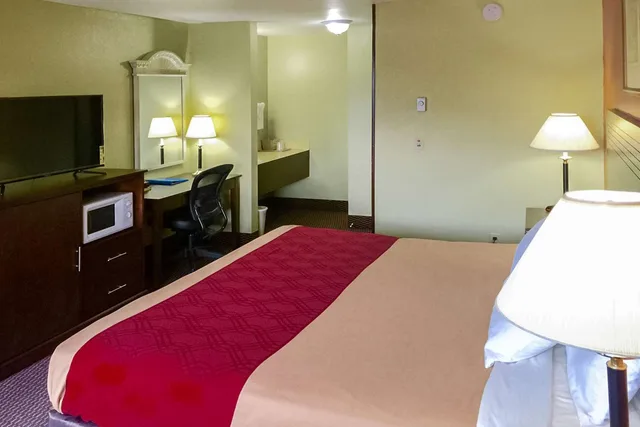 غرفة بسرير كينج، Rodeway Inn Willamette River 6/6
