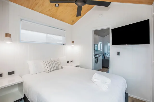 Tiny Home, Premium, Queen Bed, Reflections Holiday Parks Scotts Head 1/5