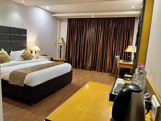غرفة بريميوم بسرير كينج بشرفة، Regenta Resort Bharatpur 6/10