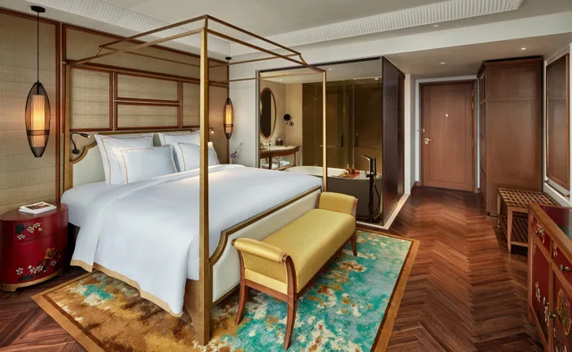 غرفة تنفيذية بسرير كينج مع دخول الصالة في طابق مرتفع، Grand Mercure Hanoi 5/10