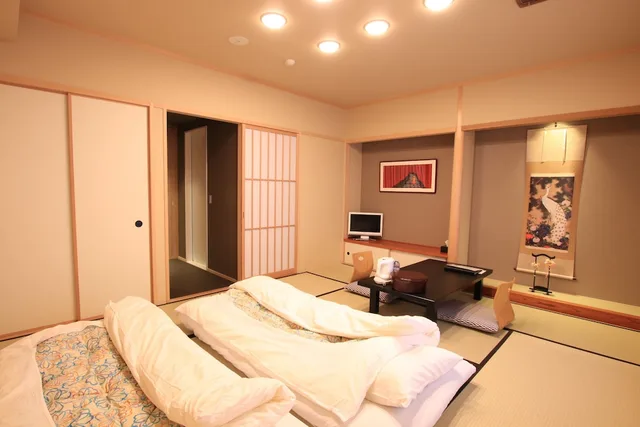 غرفة يابانية قياسية بفرشتي فوتون، NISHIYAMA RYOKAN 2/6