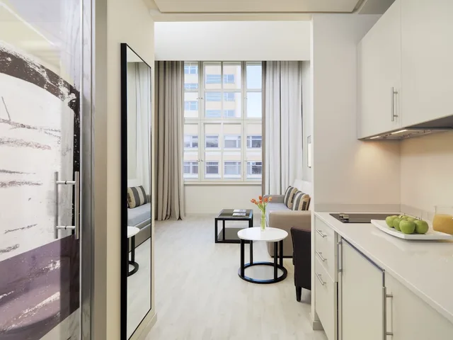 Duplex, Loft, King Bed, Sofa، H10 Berlin Ku'Damm, Berlin 8/8