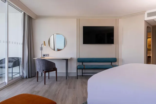 Collection, Premium, Marina View, Balcony، Radisson Collection Hotel, Waterfront Cape Town 3/6