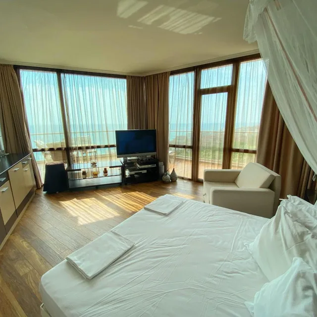 شقة بإطلالة على البحر بشرفة بغرفتي نوم، Mirabelle Hotel 4/7