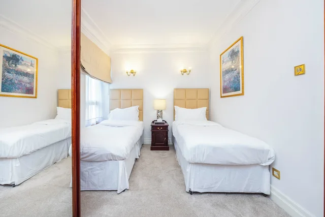 3 Bedrooms, Apartment, King and Twin Beds, 1.5 Bathrooms، Carlton Court 2/10