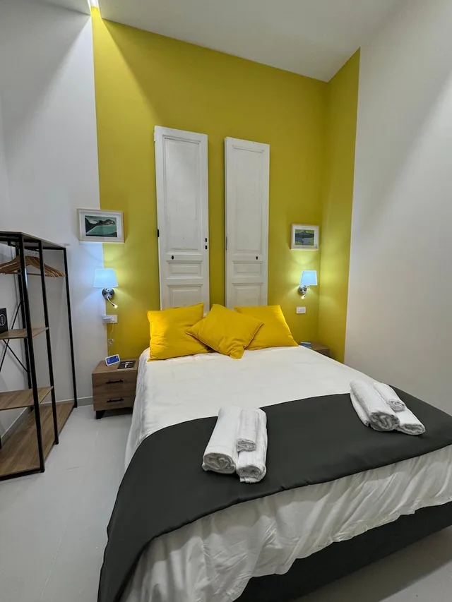 غرفة كومفورت بسرير كينج بإطلالة على المدينة بشرفة، Poerio Station Rooms & Apartment 6/10