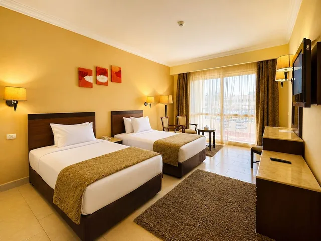 Garden, Classic, Twin Beds، Regency Plaza Aqua Park Spa Resort 8/10