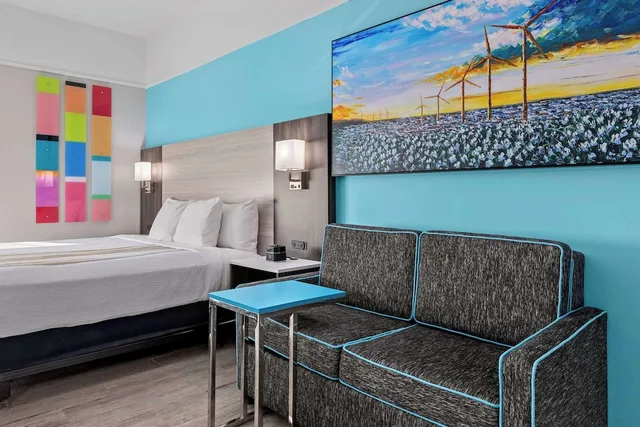 غرفة سوبيريور بسرير كينج، La Quinta Inn Suites Raymondville 9/9