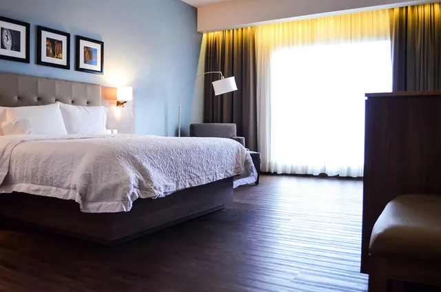 غرفة بسرير كينج، Hampton Inn by Hilton Durango 2/5