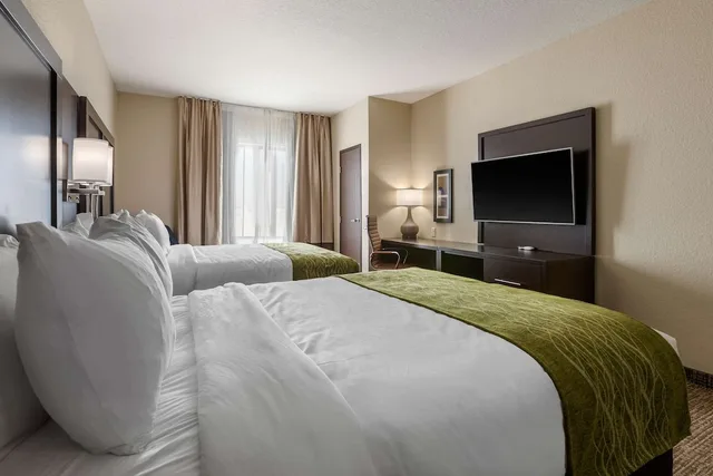 غرفة كبيرة بسريرين كوين، Comfort Inn & Suites Cedar Rapids Cid Eastern Iowa Airport 2/5