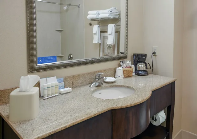 غرفة قياسية بسريرين كوين، Hampton Inn & Suites Youngstown - Canfield 8/9