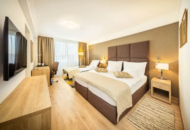 غرفة بريميوم ثلاثية بثلاثة أسرّة، Apollo Hotel Bratislava 1/2
