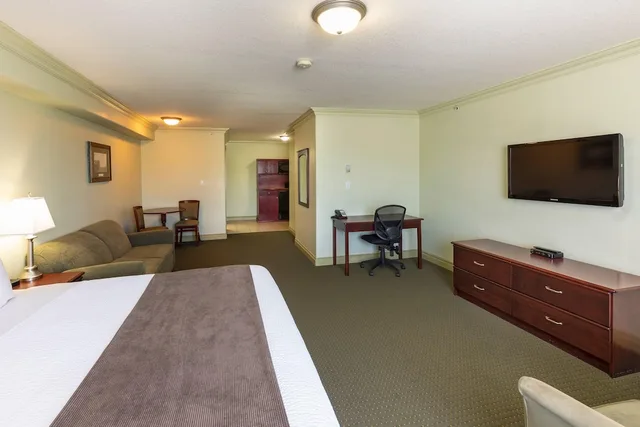غرفة قياسية بسرير كينج، Quality Inn & Suites Whitecourt 4/8