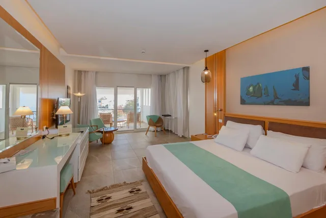 غرفة بسرير كينج بإطلالة جزئية على البحر، Lahami Bay Beach Resort And Gardens 2/5