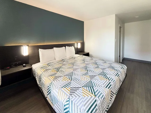 غرفة قياسية بسرير كينج بمطبخ صغير، Hotel Irving DFW Airport North 6/10