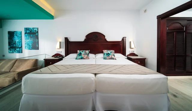 Junior Suite Deluxe Ocean View SJMB، RIU Ocho Rios All Inclusive 2/3