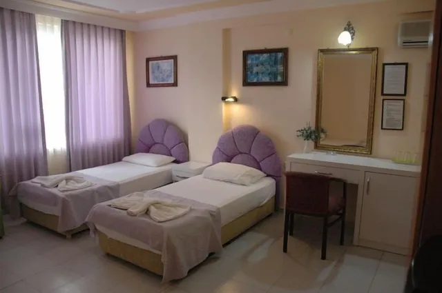 غرفة ثلاثية، Sunway Hotel 2/4