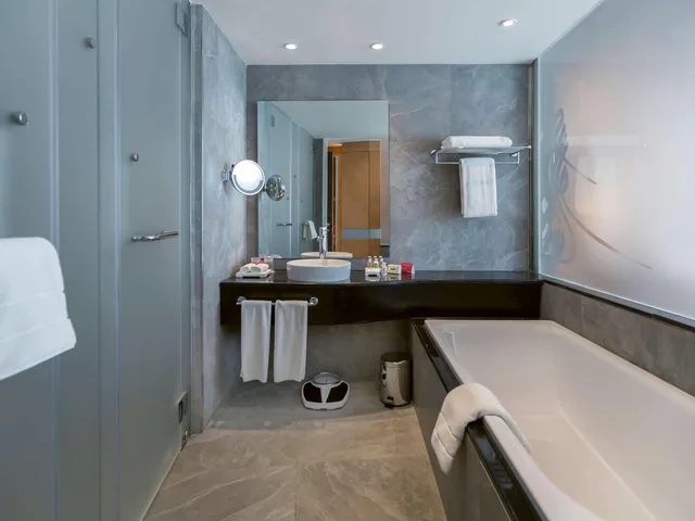 غرفة مفردة ديلوكس، Movenpick Hotel du Lac Tunis 4/4