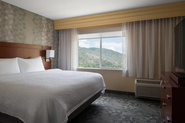 جناح بسرير كينج بإطلالة على الجبل بغرفة نوم واحدة، Courtyard Glenwood Springs 1/7