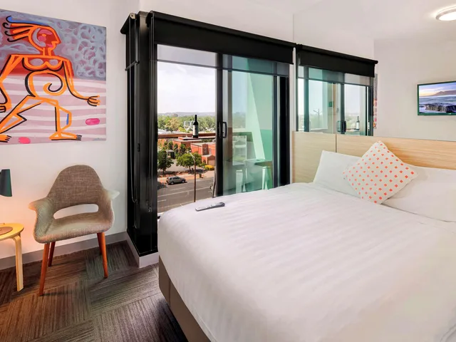 Room, Double Bed, Balcony, Mercure Bendigo Schaller 1/3