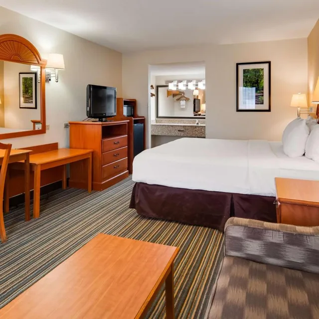 Room, King Bed, Pet Friendly, Best Western Of Murphy 4/8