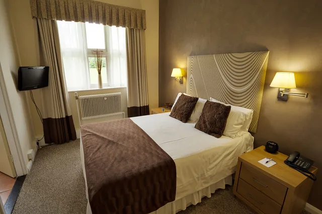 غرفة قياسية بسرير مزدوج، Walworth Castle Hotel, BW Signature Collection 4/10