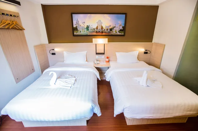 غرفة قياسية بسريرين منفصلين، CHIANG ROI 7 DAYS INN 4/6