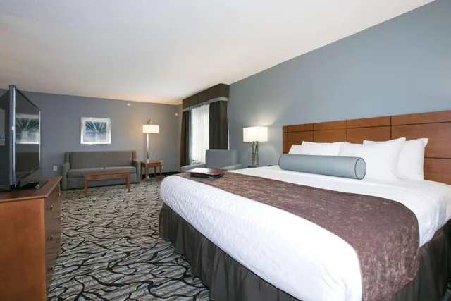 جناح بسرير كينج مع أريكة بحوض استحمام لذوي الإعاقة، Best Western Plus Blaine At The National Sports Center 2/10
