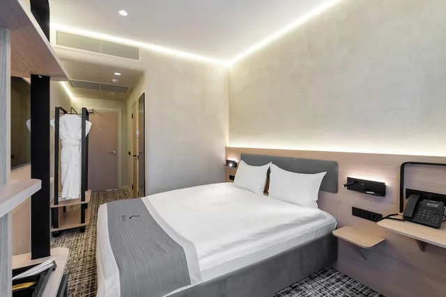 غرفة سوبيريور بسرير كوين، Renion Almaty Hotel 2/3