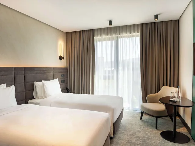 غرفة قياسية بسريرين منفصلين، Novotel Tbilisi Center 3/10