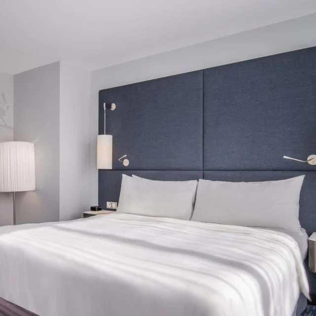 City, Eiffel View, Terrace، Renaissance Paris Arc de Triomphe Hotel 6/10