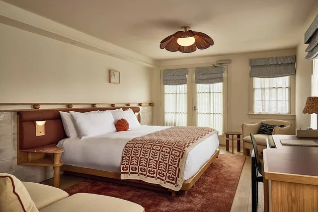 Courtyard, King Bed، The Beachside At Nantucket 4/7
