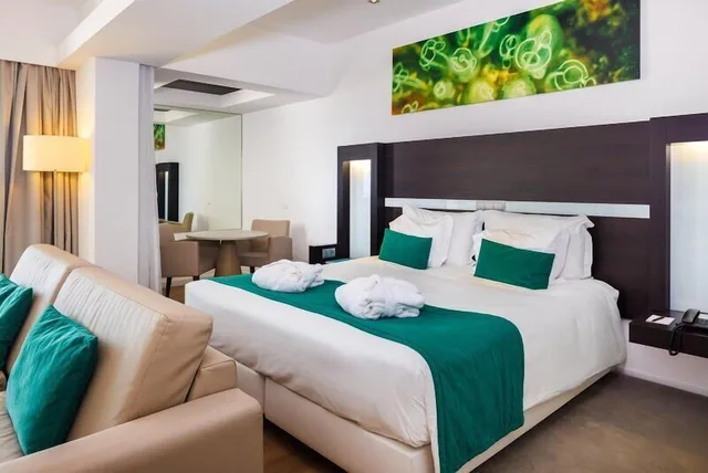 جناح جونيور بسريرين منفصلين بإطلالة على البحر بشرفة مع أريكة، Jupiter Algarve Hotel 1/7