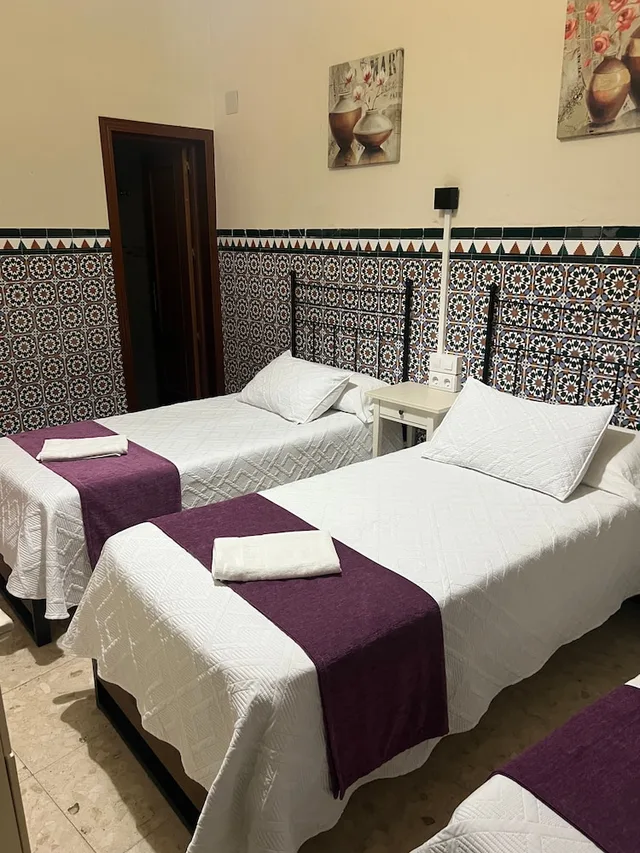 Room, Triple, 3 Beds, Private Bathroom, Ground Floor, Pension Catedral 4/10