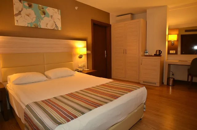 غرفة قياسية بسريرين منفصلين بإطلالة على المدينة، SIDE PRENSES RESORT HOTEL AND SPA 1/5