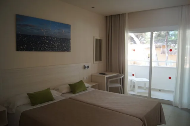 Room, Queen Bed, Xaloc Playa 3/8
