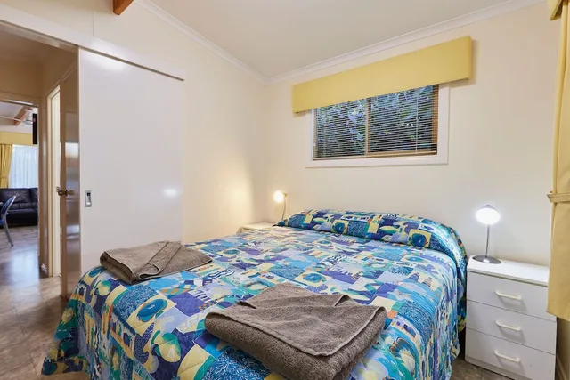 1 Bedroom, Cabin, Queen Bed, Big4 Beachlands Holiday Park 1/2