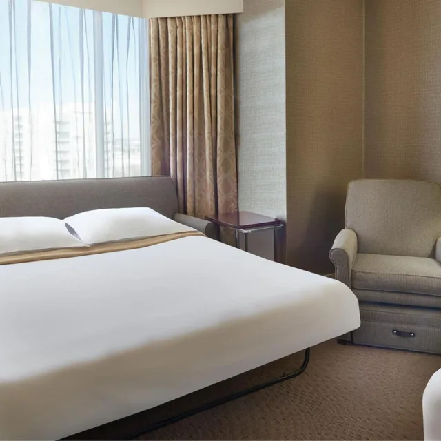 1 Bedroom, Suite, King Bed, Club Floor، Sheraton Parkway Toronto North Hotel Suites 2/10
