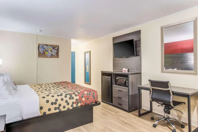 غرفة بسرير مزدوج، Econo Lodge Garden City - Savannah 5/5
