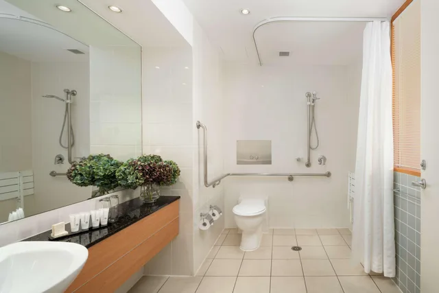 Accessible Harbourside Suite، Rydges Newcastle 2/2