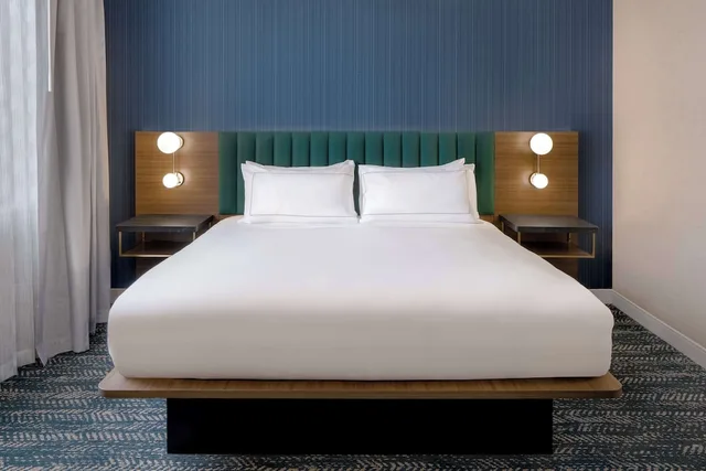 Suite, King Bed, Courtyard Area، DoubleTree Suites by Hilton Hotel Mt. Laurel 3/6