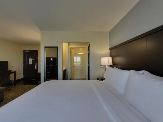 استوديو بسرير كينج، STAYBRIDGE SUITES MADISON FITCHBURG 1/2