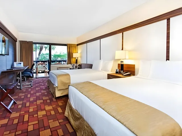 غرفة بسرير كوين، The Garden Hotel and Resort 1/1
